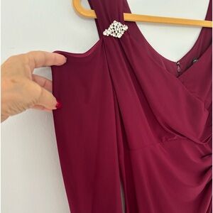 Beautiful red wine dress, size 10, perfect for wedding, cócteles and events .